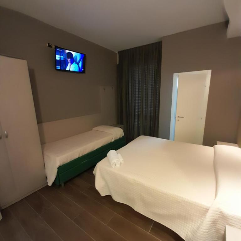 Hotel Royal Plaza - Camera Tripla Comfort - 4