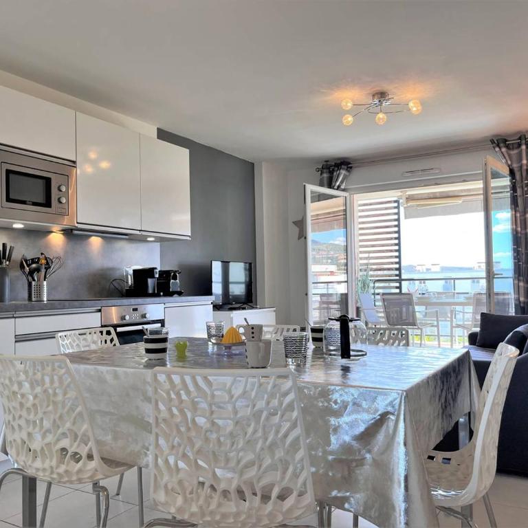 Charmant T2 climatisé avec grande terrasse, piscine et parking privatif, proche plage et commerces. - FR-1-251-441 - Appartement - 8