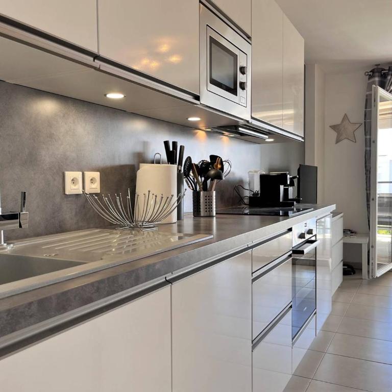 Charmant T2 climatisé avec grande terrasse, piscine et parking privatif, proche plage et commerces. - FR-1-251-441 - Appartement - 10