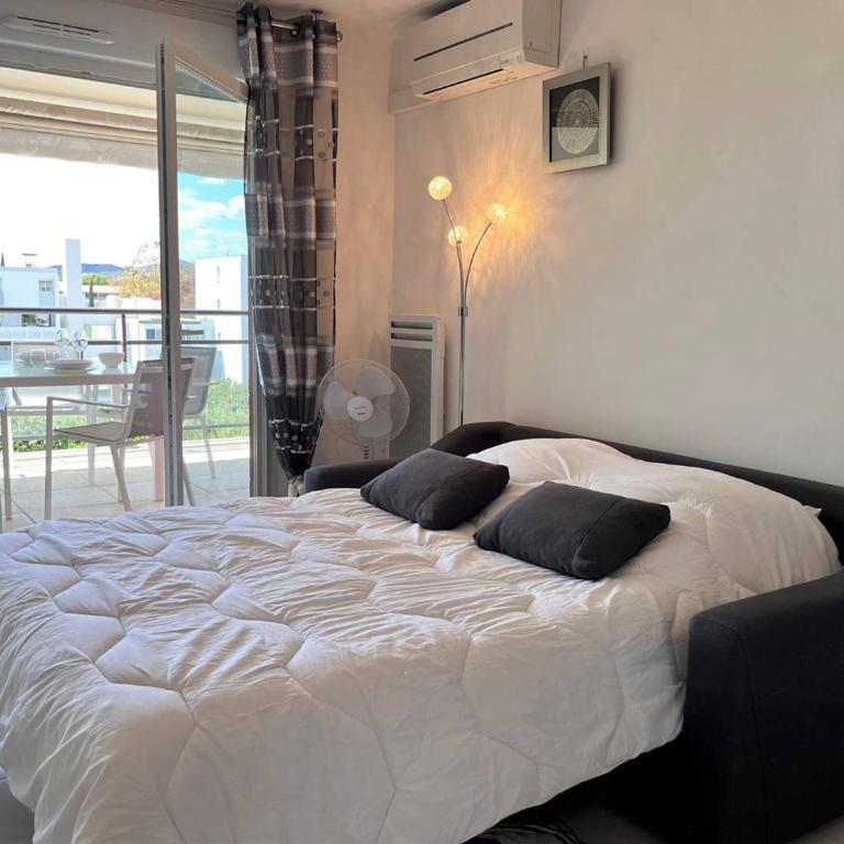 Charmant T2 climatisé avec grande terrasse, piscine et parking privatif, proche plage et commerces. - FR-1-251-441 - Appartement - 11