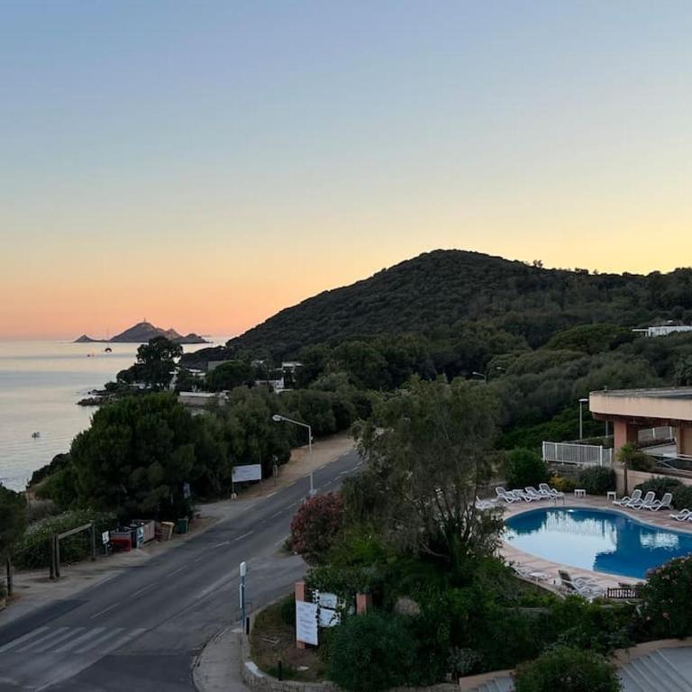 Bel app T2 en bord de Mer vue Sanquinaires piscine - Appartement 1 Chambre - 11