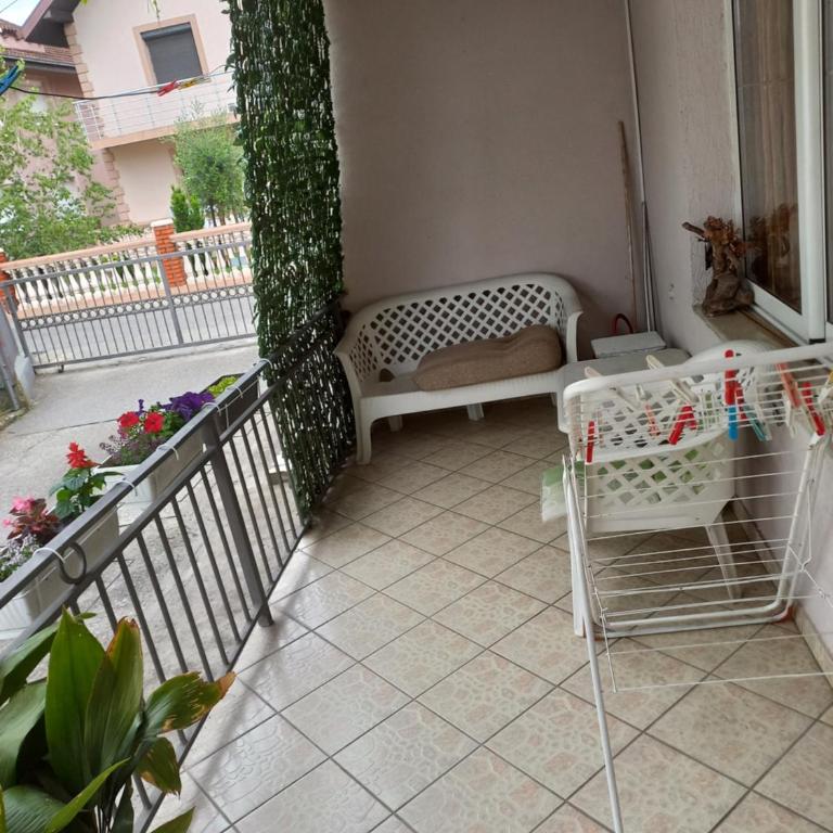 Hostel Dragana - Trokrevetna Soba sa Zajedničkim Kupatilom - 2