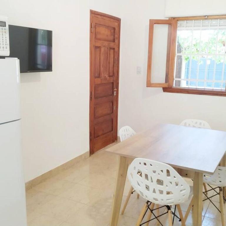 Alquiler por dia Departamento 4 personas Gral Roca Casita Artigas - Apartamento de 1 dormitorio - 1