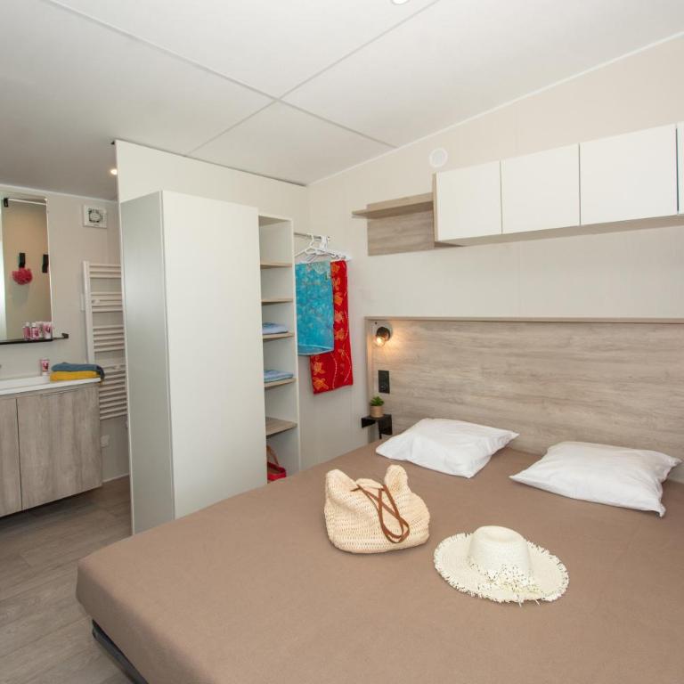 Camping Le Camp Du Domaine - Mobile Home - 6
