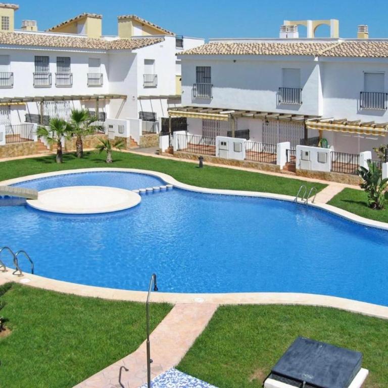 Casa adosada con piscina y dos terrazas - Casa de 2 dormitorios - 9