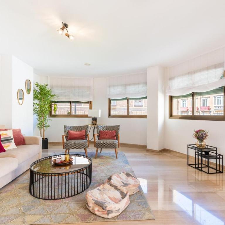 GRAN TERRAZA CON VISTAS A CALLE LARIOS - Apartamento de 3 dormitorios - 9