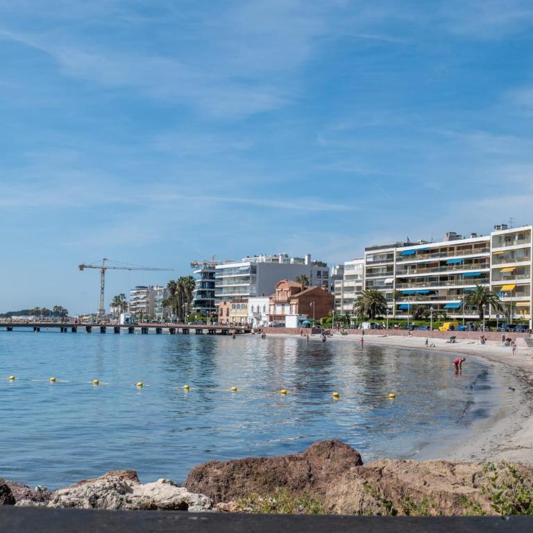 2-Room Apartment with Terrace Sea View - Appartement - 48