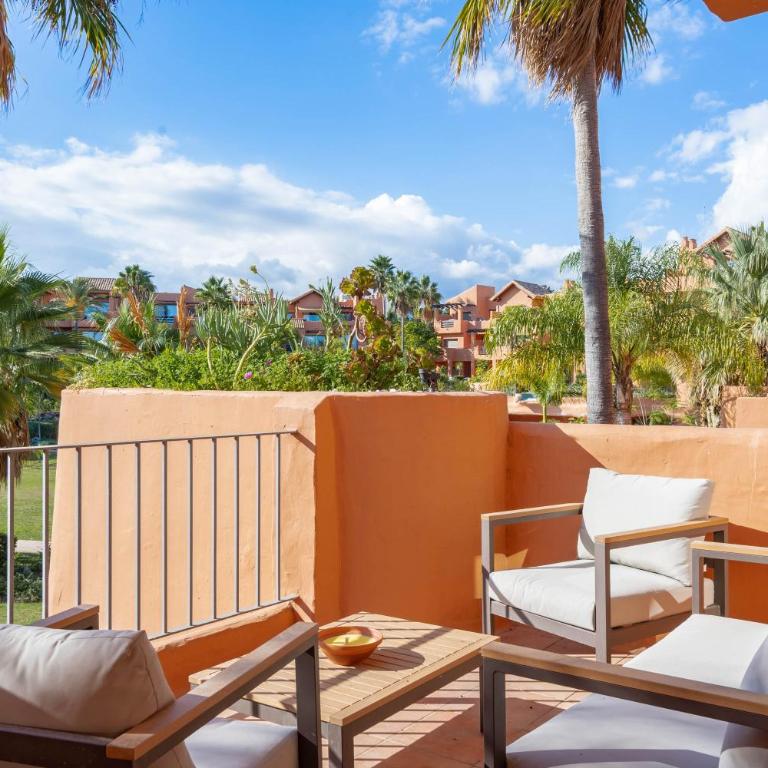 Tropical Apartment between Marbella and Estepona - Two-Bedroom Apartment - 15