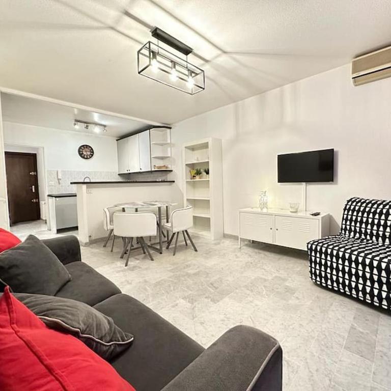 Beau studio centre Juan les Pins à 300m des plages - Apartment - 9