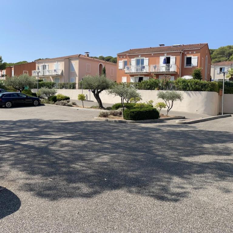 Superbe appartement 6pers avec piscine et jardin - Appartement 3 Chambres - 8