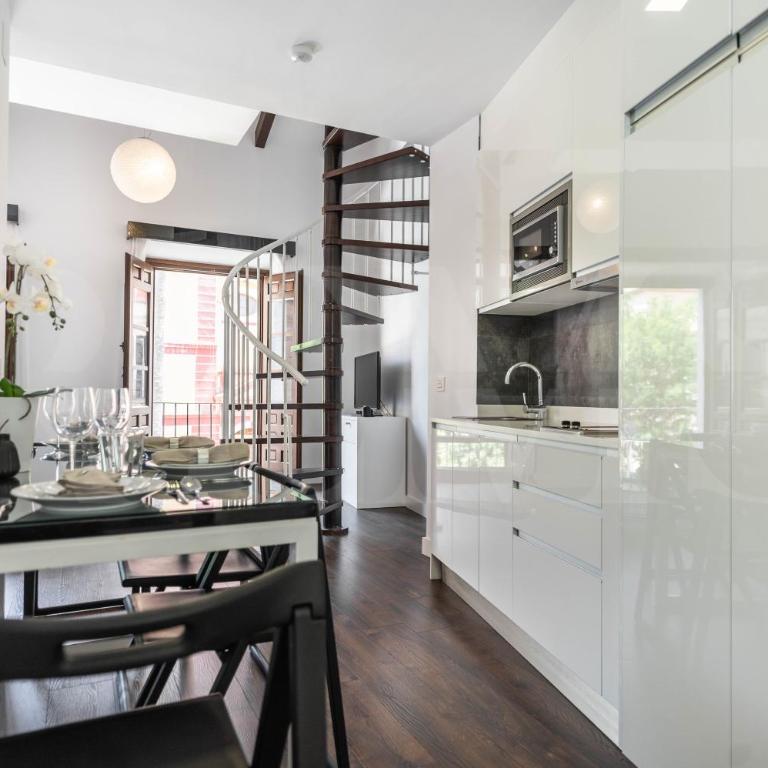 The Genius Suite Picasso-Inspired REMS - Apartamento Dúplex - 14