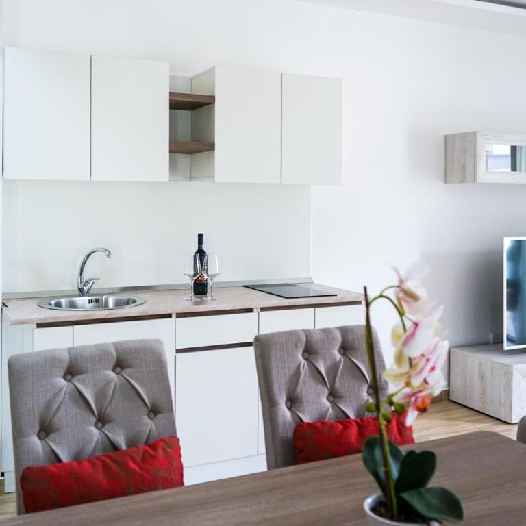 Val Lux Apartmani - Apartman sa 2 Spavaće Sobe i Pogledom na More - 3