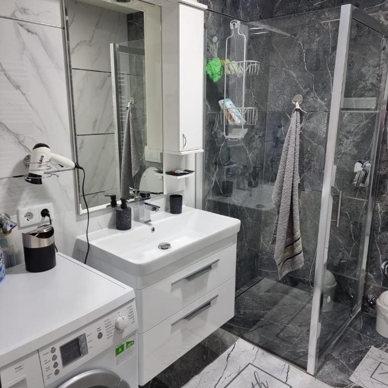 Apartments FOUR SEASONS - Deluks Dvokrevetna Soba sa Bračnim Krevetom/Zasebnim Krevetima i Balkonom - 12