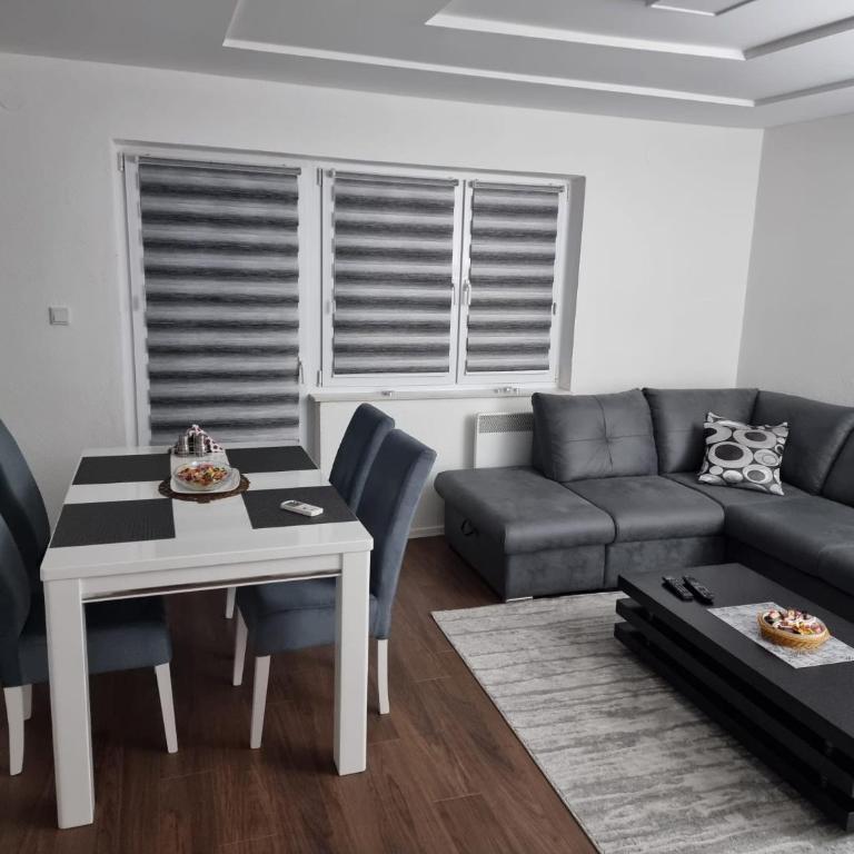 Apartments FOUR SEASONS - Deluks Dvokrevetna Soba sa Bračnim Krevetom/Zasebnim Krevetima i Balkonom - 7