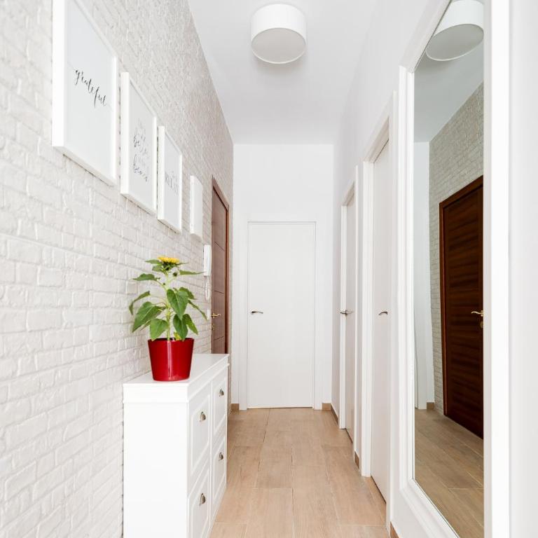El Patio - Three-Bedroom Apartment - 7