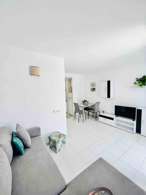 Estudio Coral la Pineda - Studio with Sofa Bed - 10