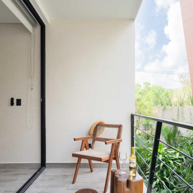 Chaac - King Suite with Balcony - 13