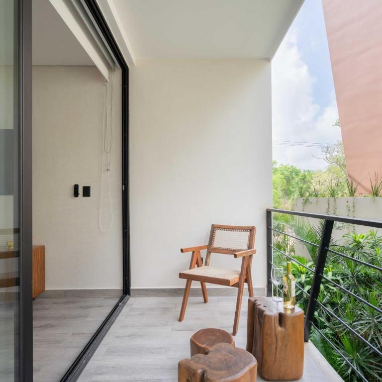 Chaac - King Suite with Balcony - 10