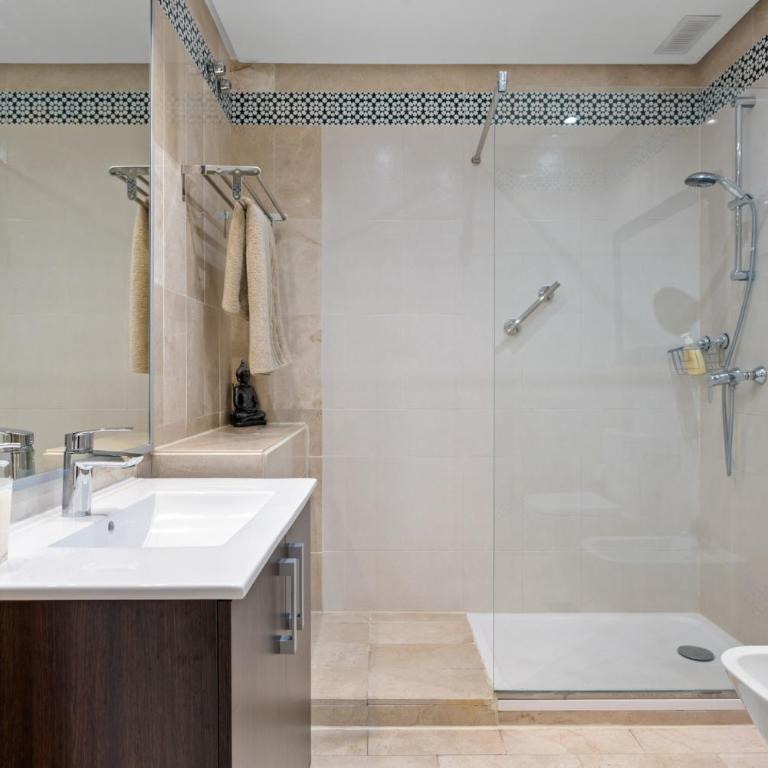 Beachside Puerto Banus Stunning Apartment 312 - Apartamento - 21