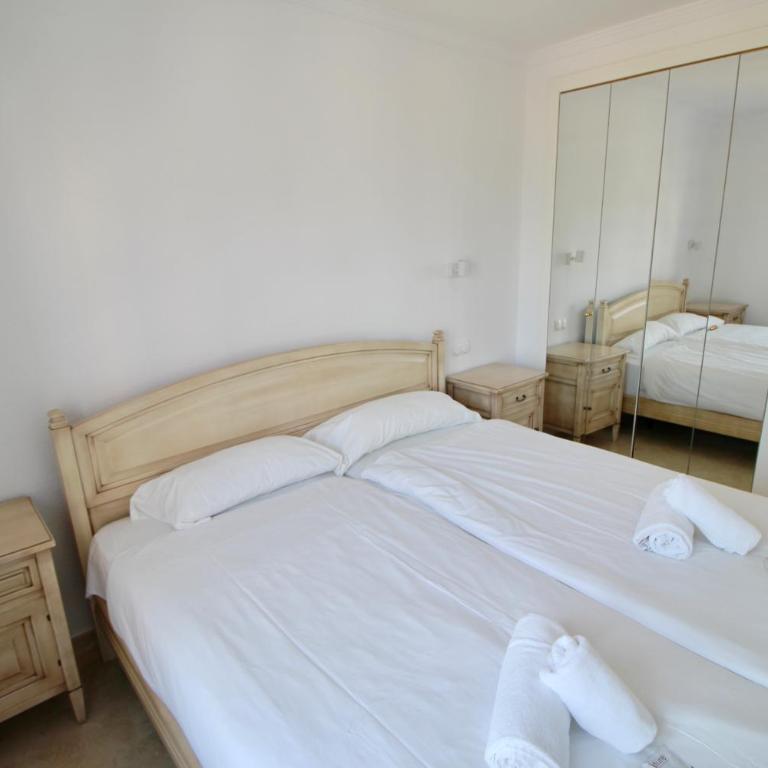 El Amanecer 81 by homeprive - Vacation Home - 34