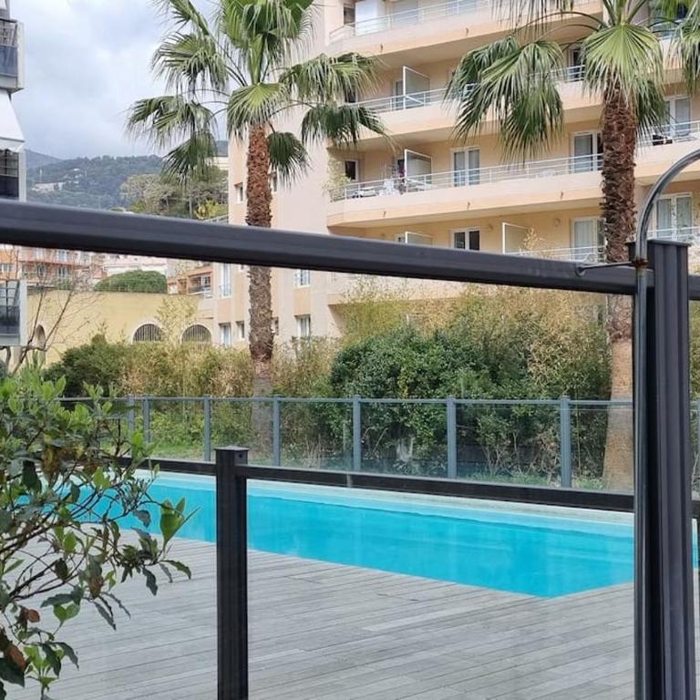 150 m plage, piscine, clim, parking privé, entre Monaco & Menton, calme & Luxe assuré ! - Appartement 2 Chambres - 5