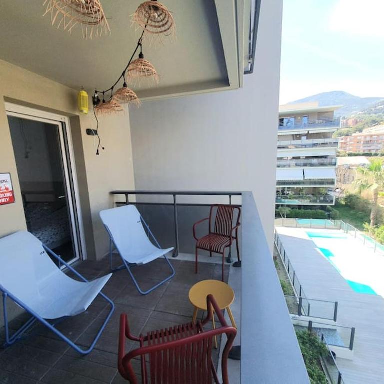 150 m plage, piscine, clim, parking privé, entre Monaco & Menton, calme & Luxe assuré ! - Appartement 2 Chambres - 12