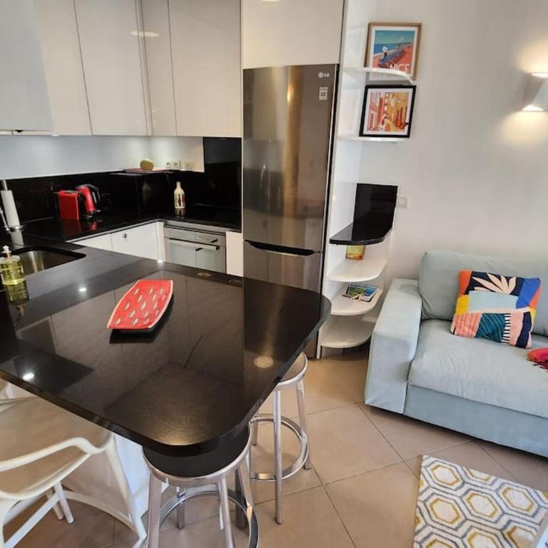 150 m plage, piscine, clim, parking privé, entre Monaco & Menton, calme & Luxe assuré ! - Appartement 2 Chambres - 13