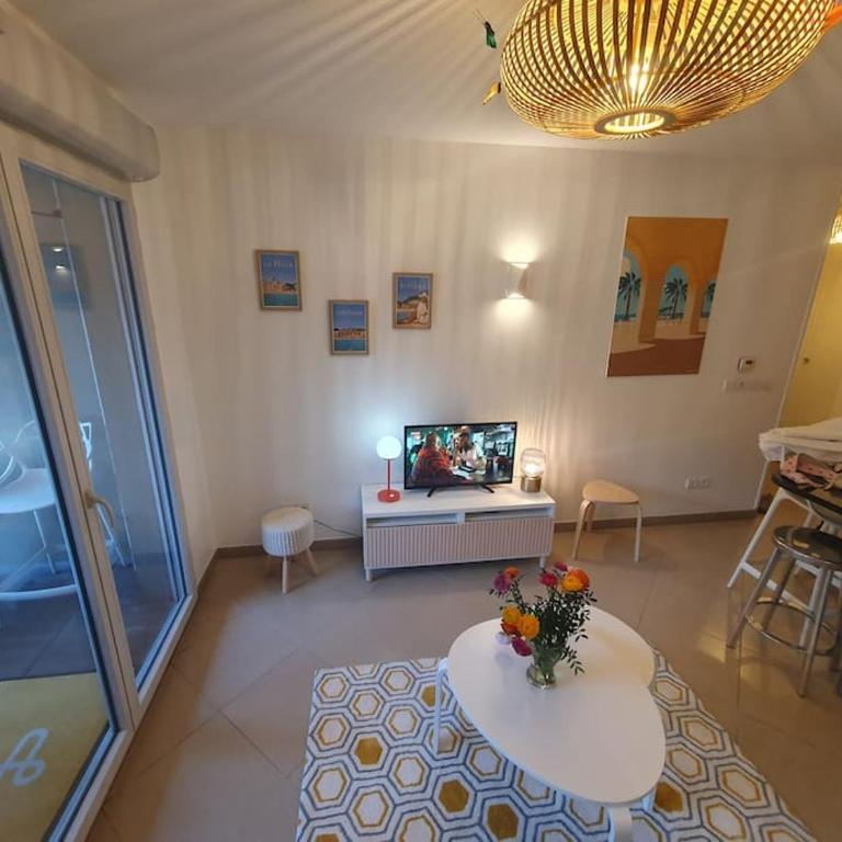 150 m plage, piscine, clim, parking privé, entre Monaco & Menton, calme & Luxe assuré ! - Appartement 2 Chambres - 19