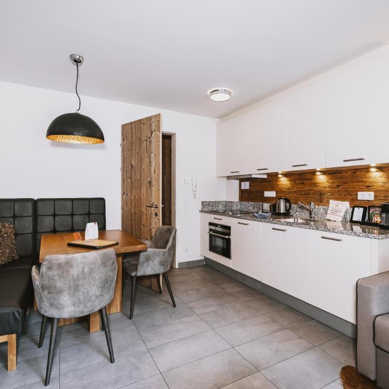 AvenidA Mountain Lodges Kaprun - Suite mit 1 Schlafzimmer - 2