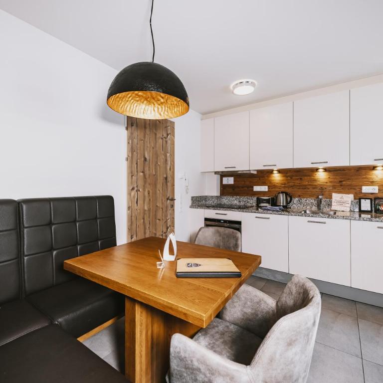 AvenidA Mountain Lodges Kaprun - Suite mit 1 Schlafzimmer - 3