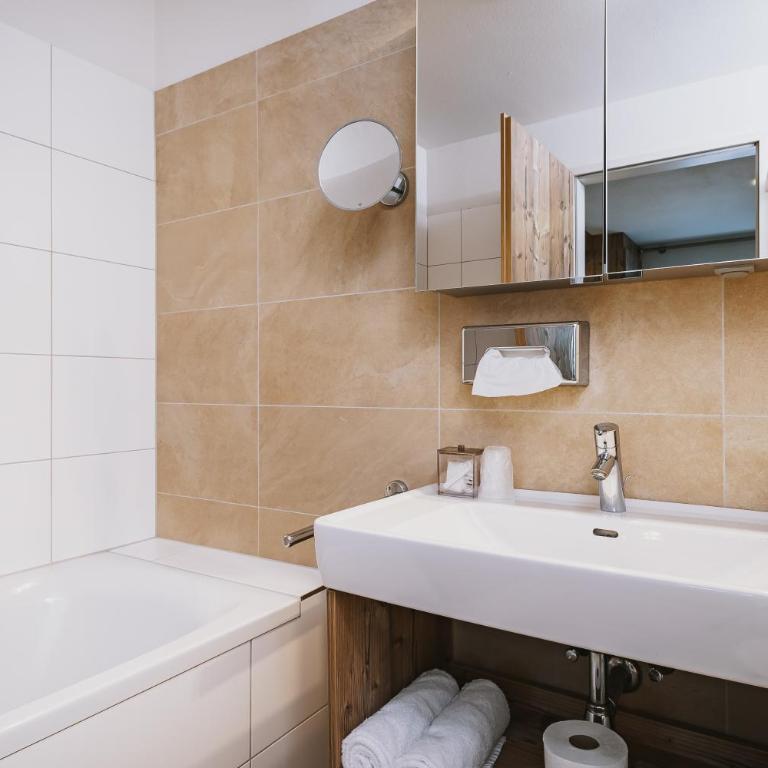 AvenidA Mountain Lodges Kaprun - Suite mit 2 Schlafzimmern - 5