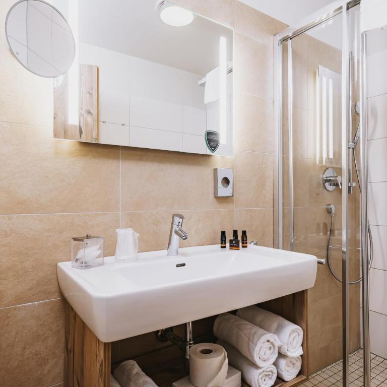 AvenidA Mountain Lodges Kaprun - Suite mit 2 Schlafzimmern - 4