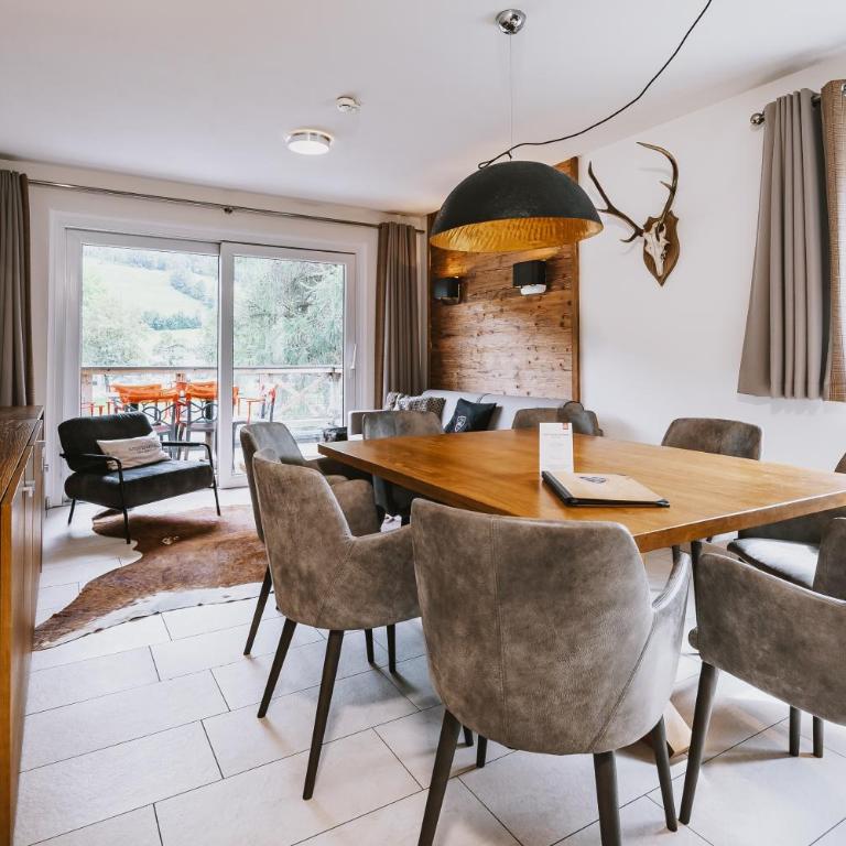 AvenidA Mountain Lodges Kaprun - Suite mit 3 Schlafzimmern - 1