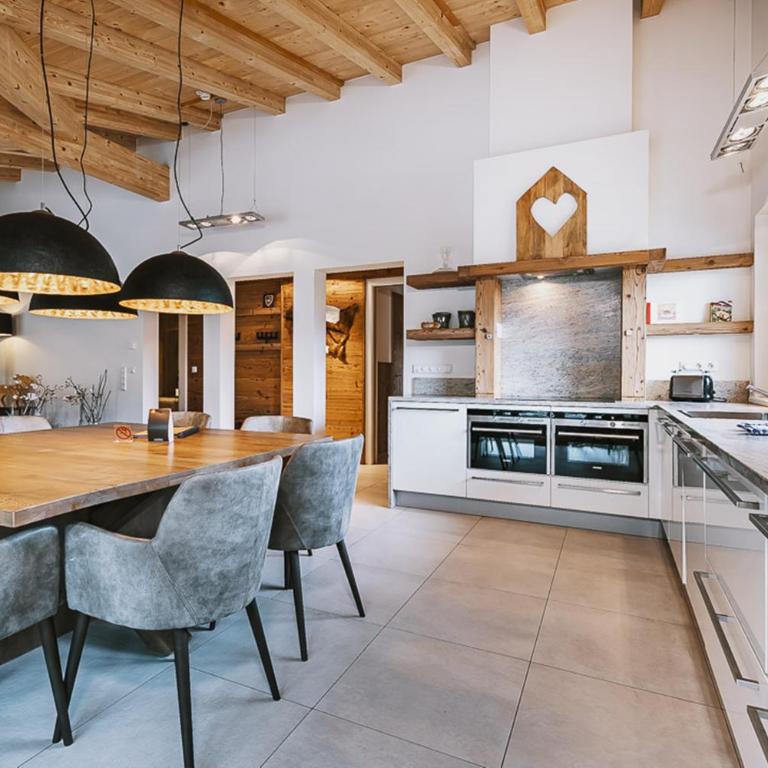 AvenidA Mountain Lodges Kaprun - Penthouse mit 4 Schlafzimmern und Balkon - 3