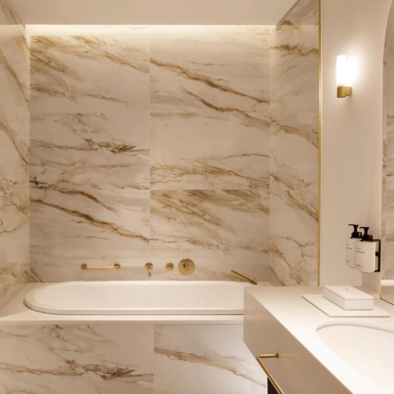 InterContinental Rome Ambasciatori Palace by IHG - Junior Suite King con Balcone e Vista - 4