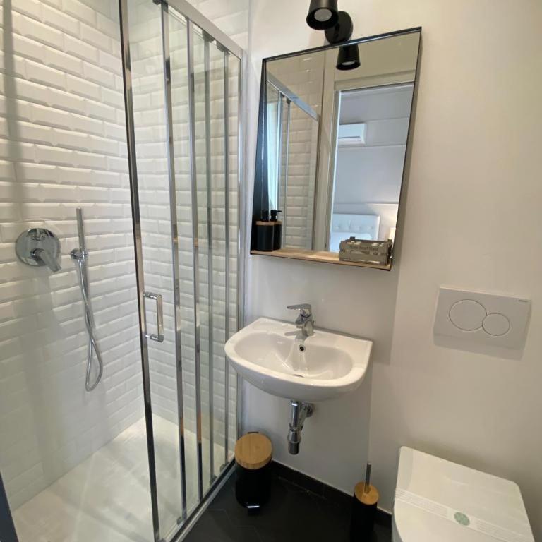FOUR LIONS VILLA GUESTHOUSE - Standard Double Room - 11