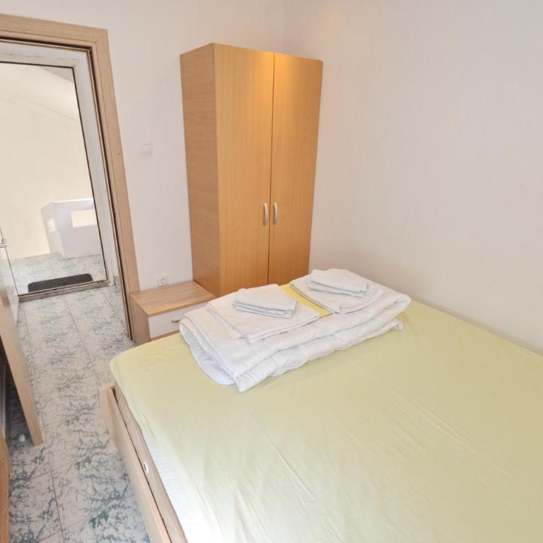 Bugi - Apartment with Terrace - 12