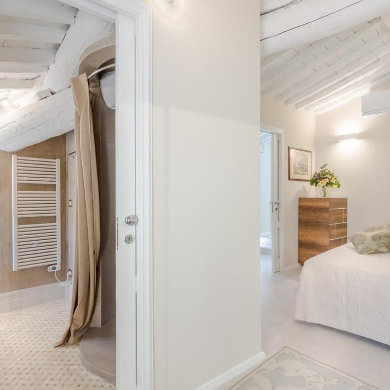 The Duchess Chambers, the Luxury Grand 3 bedrooms - Three-Bedroom Apartment - 48