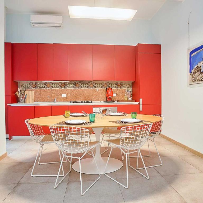 KMC suites - Purple - Apartment - 9