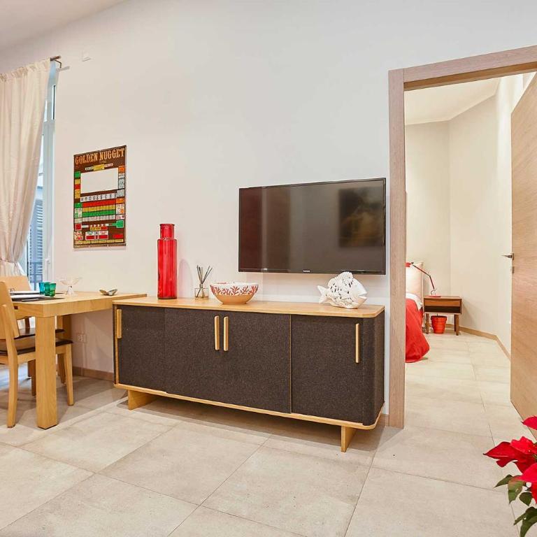 KMC suites - Red - Apartment - 2
