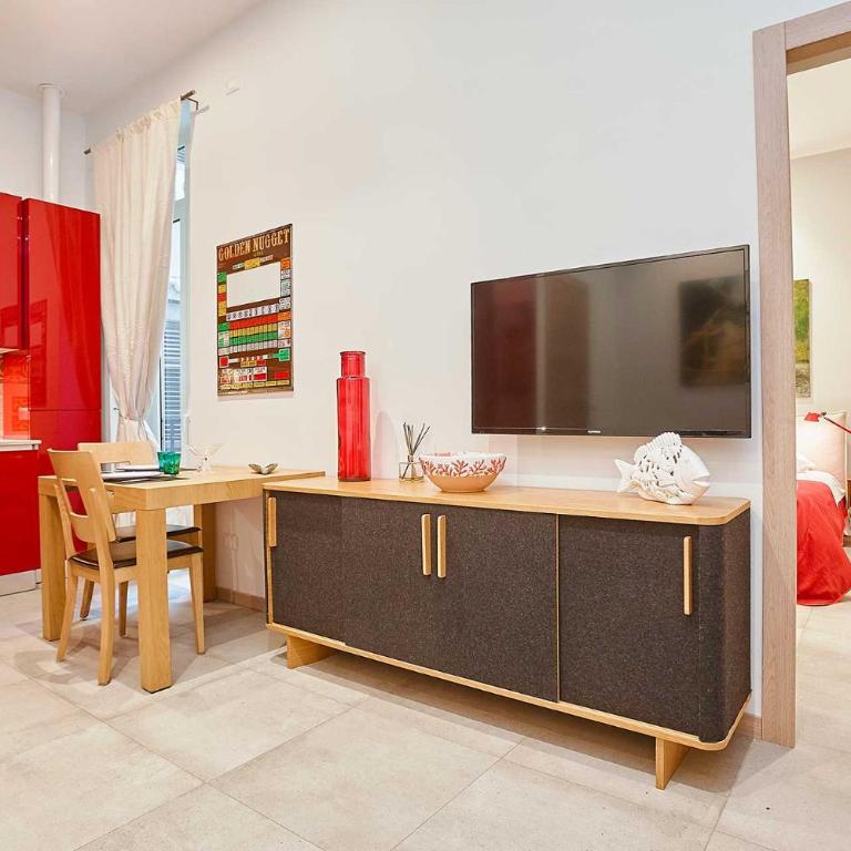 KMC suites - Red - Apartment - 1