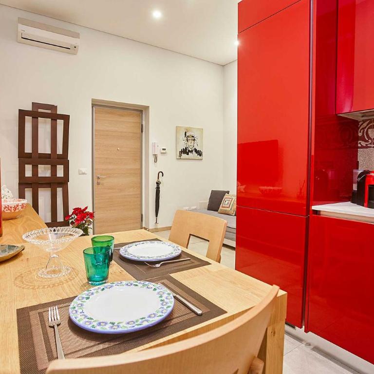 KMC suites - Red - Apartment - 7