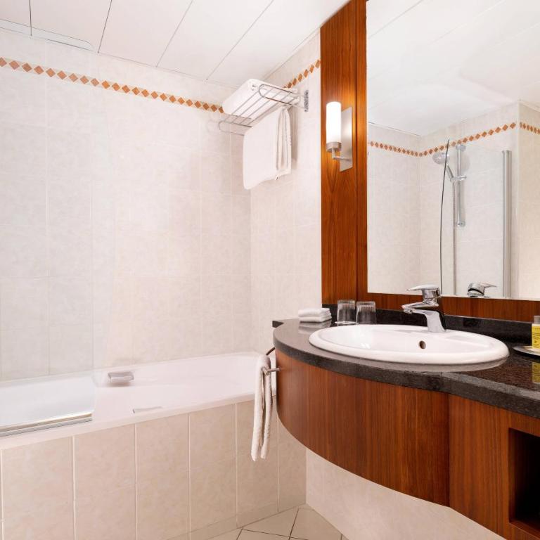 Riviera Marriott Hotel La Porte De Monaco - Doppelzimmer mit Bergblick - 8