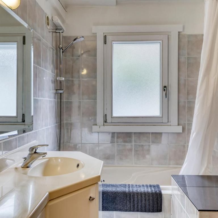 Appartement lumineux 2 chambres proche centre, animaux admis, parking, WiFi - FR-1-453-296 - Appartement - 5