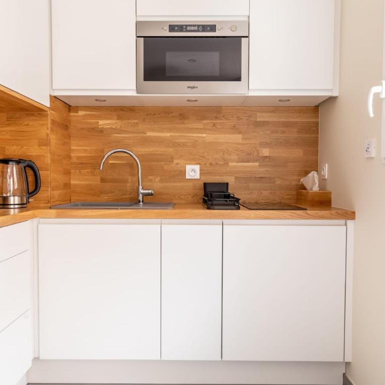 At home in Clermont, Place de Jaude - Appartement avec Terrasse et Parking - 17