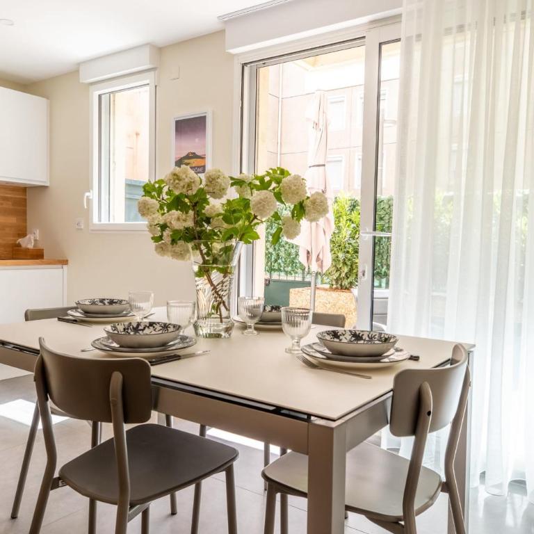 At home in Clermont, Place de Jaude - Appartement avec Terrasse et Parking - 66