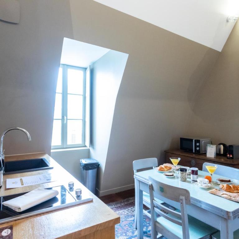 La Demeure Renaissance - Charme Calme Confort Climatisation - Panette Collection - parking privé cour - Chambre Lit King-Size Supérieure - 4