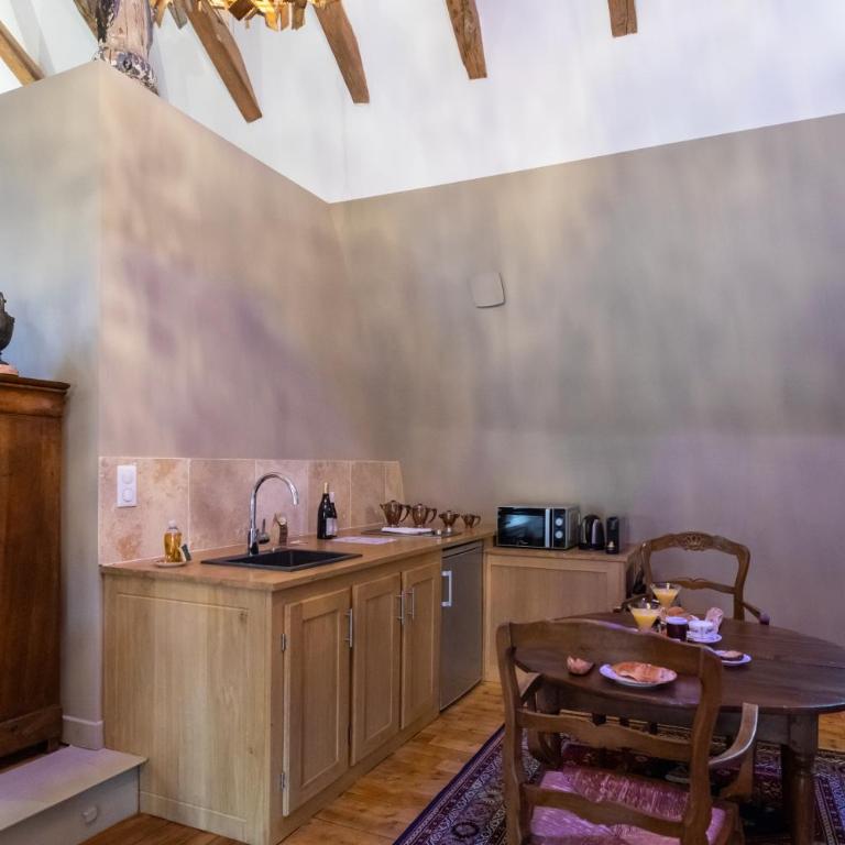 La Demeure Renaissance - Charme Calme Confort Climatisation - Panette Collection - parking privé cour - Chambre Lit King-Size Deluxe - 3