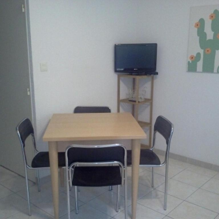 Appartement F1 Calvi à 150 mètres de la plage - Apartamento de 1 dormitorio - 6