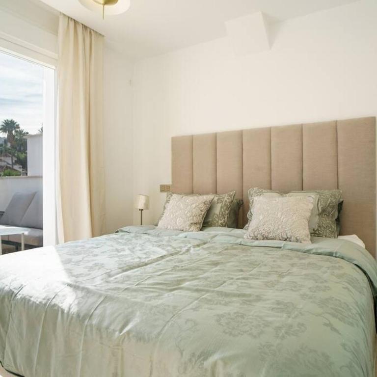 Luxury Escape Marbella - Three-Bedroom Apartment - 25